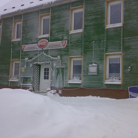 Pension Medvidek Лоучна-под-Клиновцем Экстерьер фото