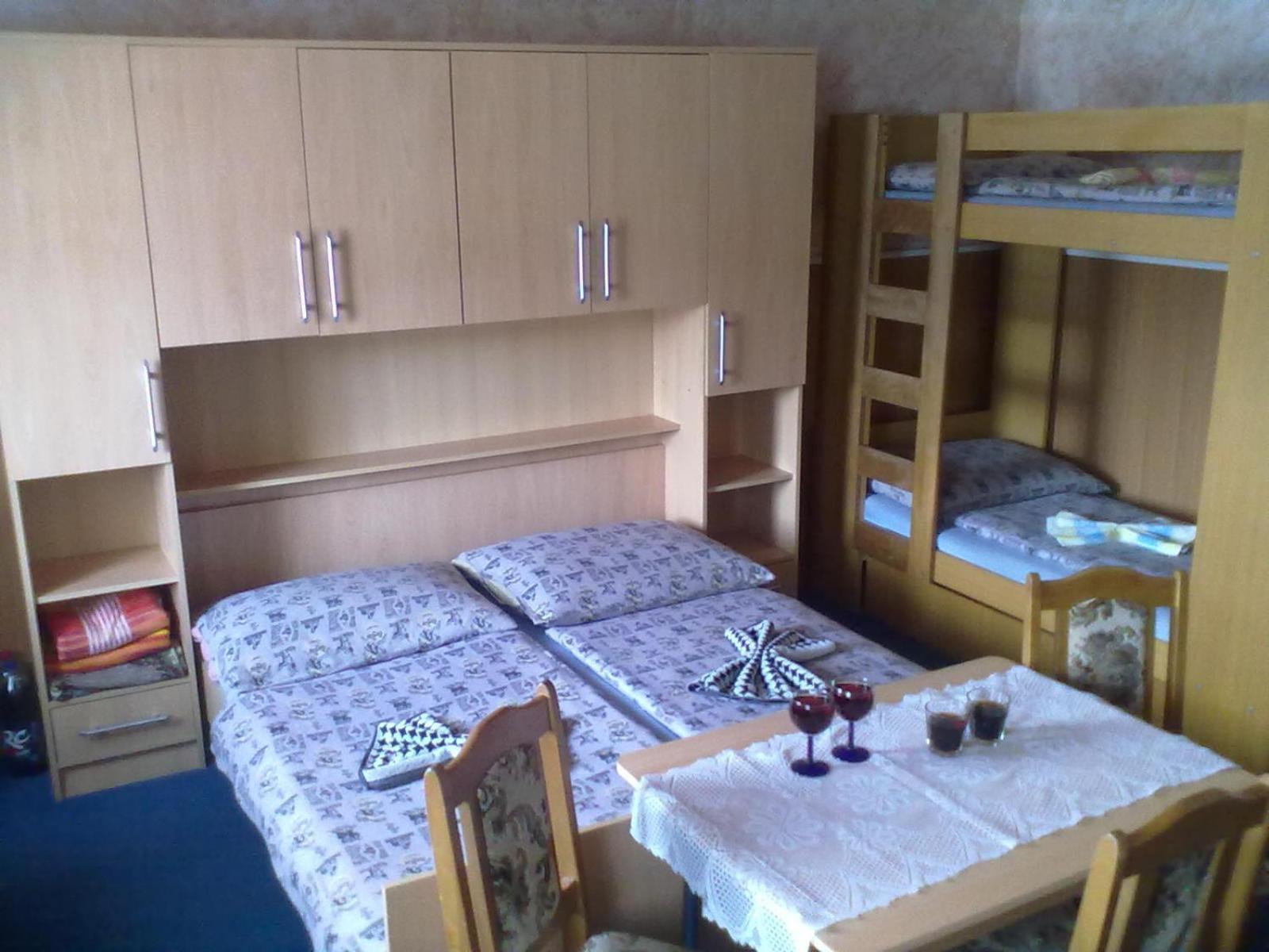Pension Medvidek Лоучна-под-Клиновцем Экстерьер фото